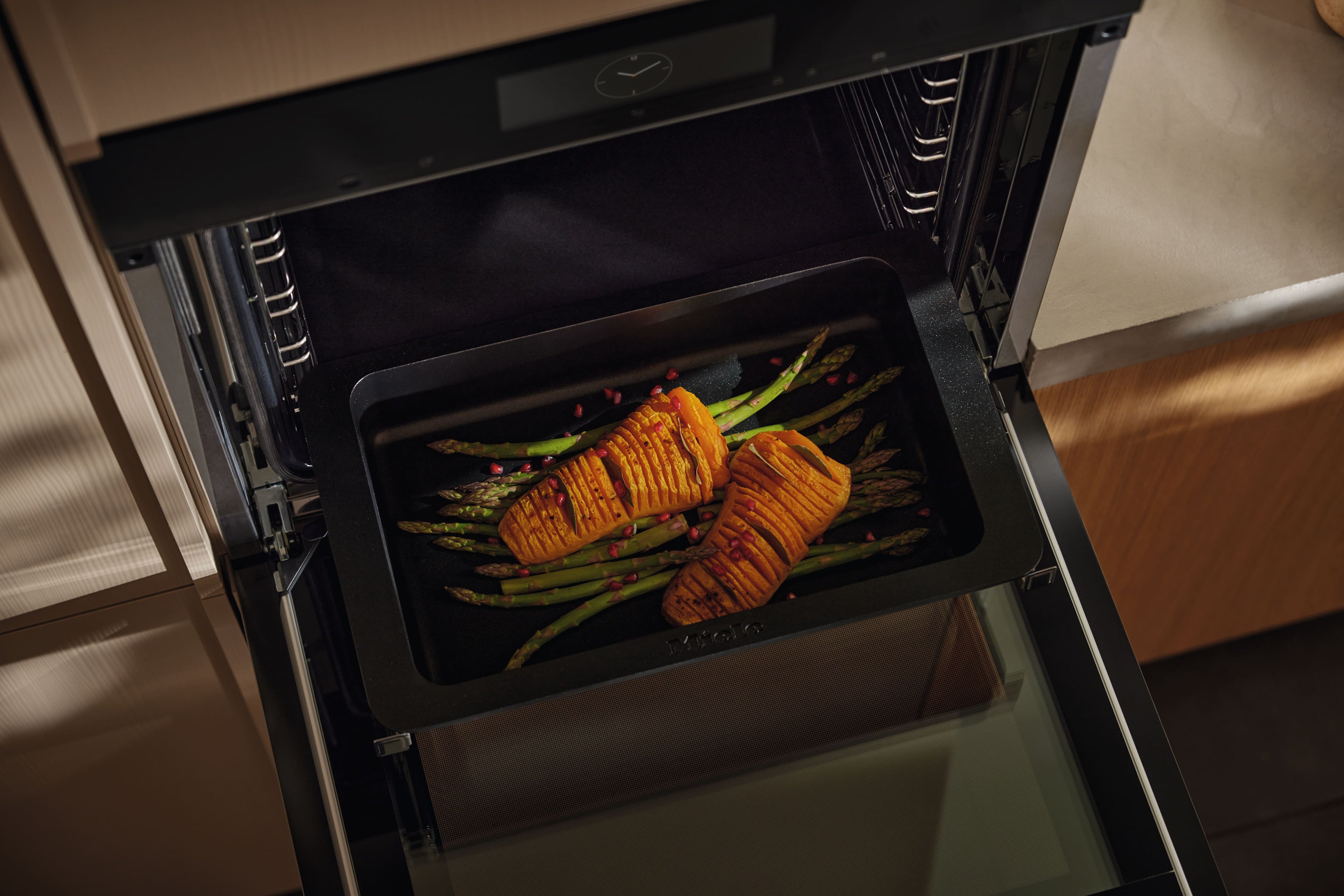 Pek├í─Źe Gourmet Miele HUB 5000-M
