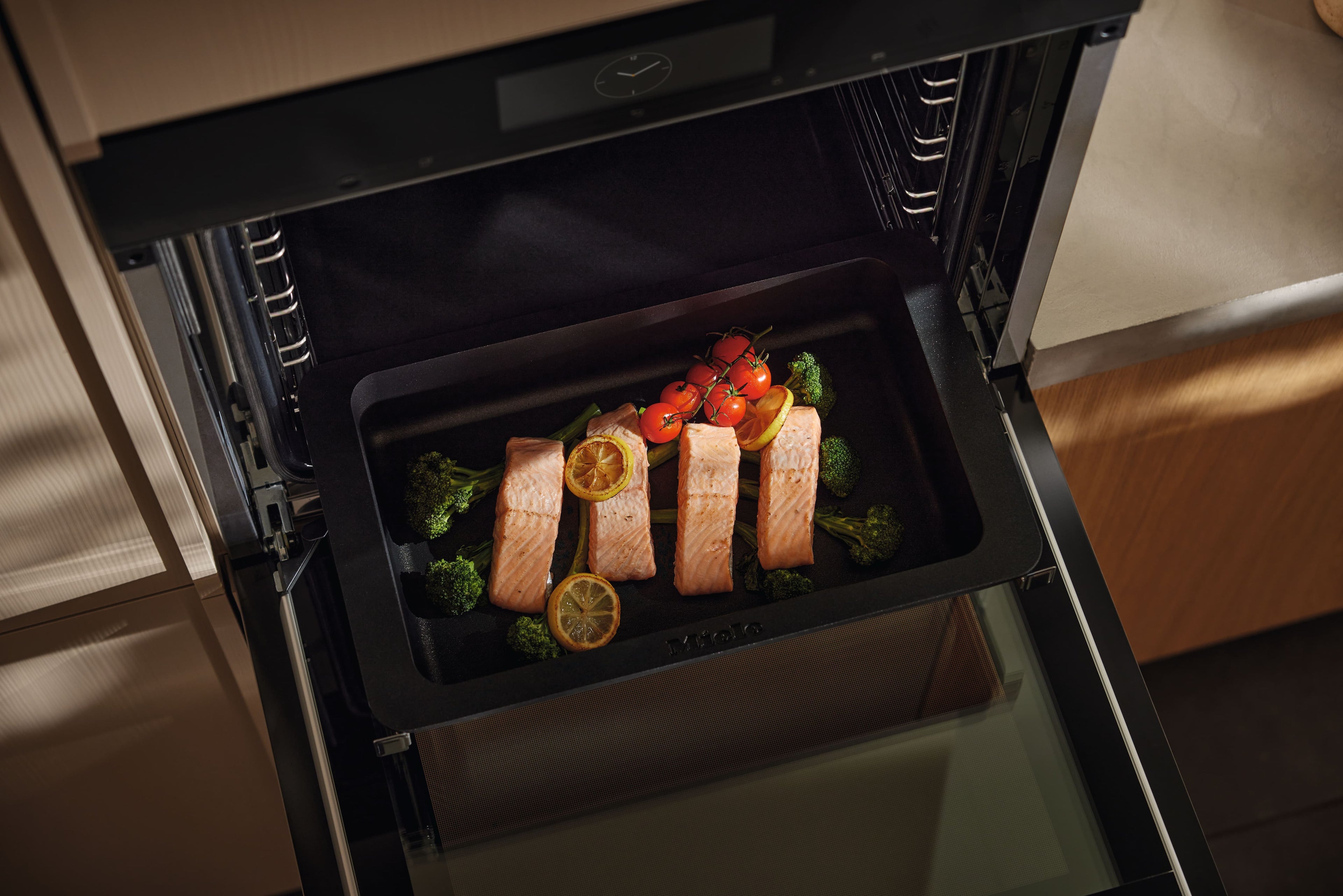Pek├í─Źe Gourmet k induk─Źn├şmu va┼Öen├ş Miele HUB 5001-M