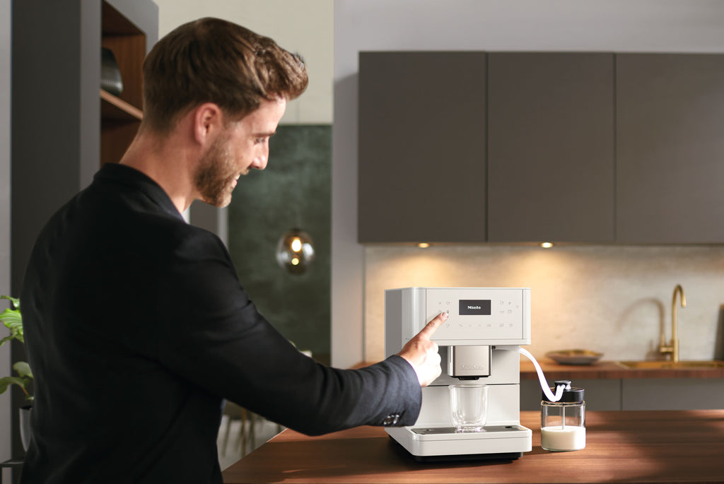 Volně stojící kávovar Miele CM 6160 MilkPerfection