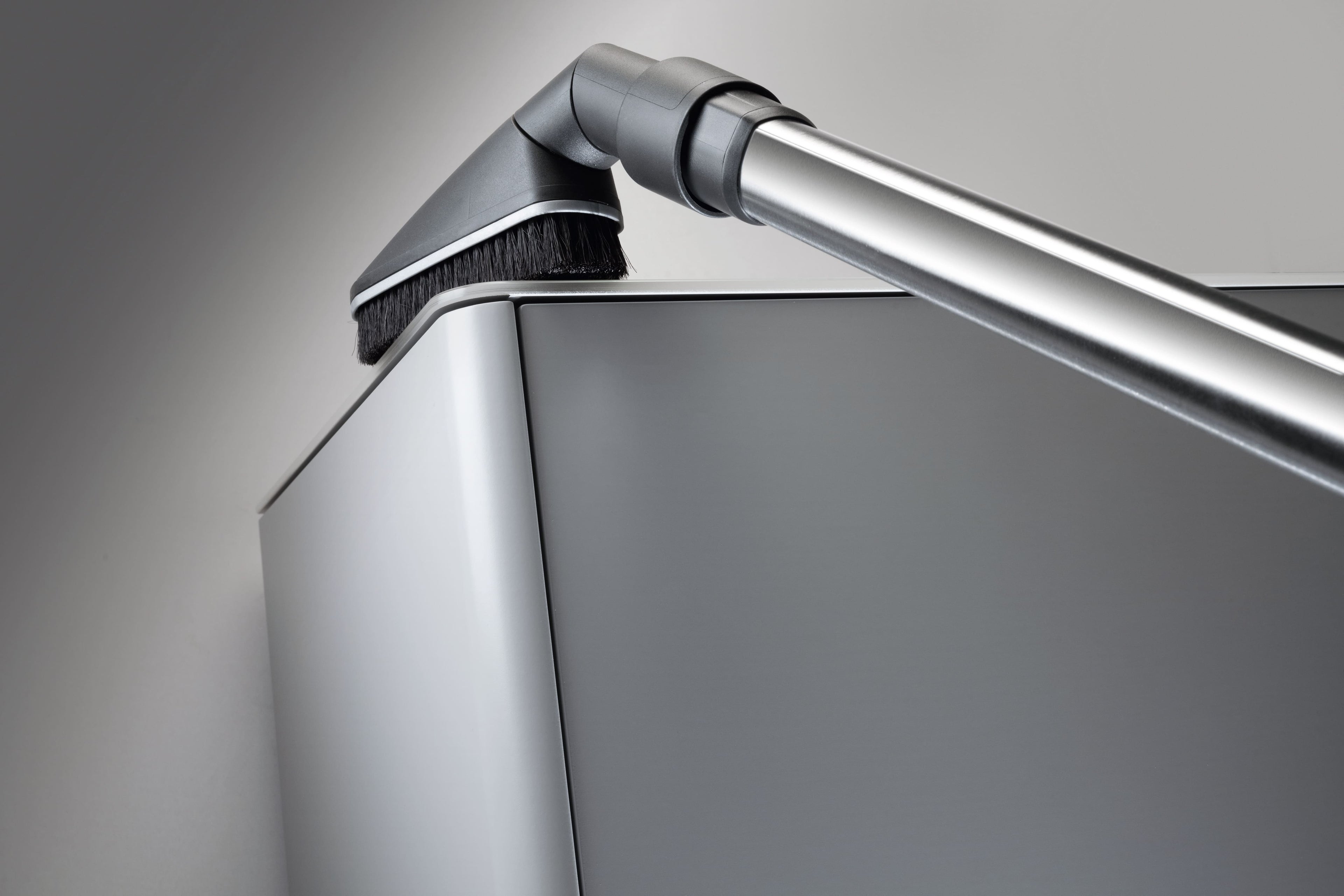 Flexibilně nastavitelný univerzální kartáč s přírodními štětinami Miele SUB 20
