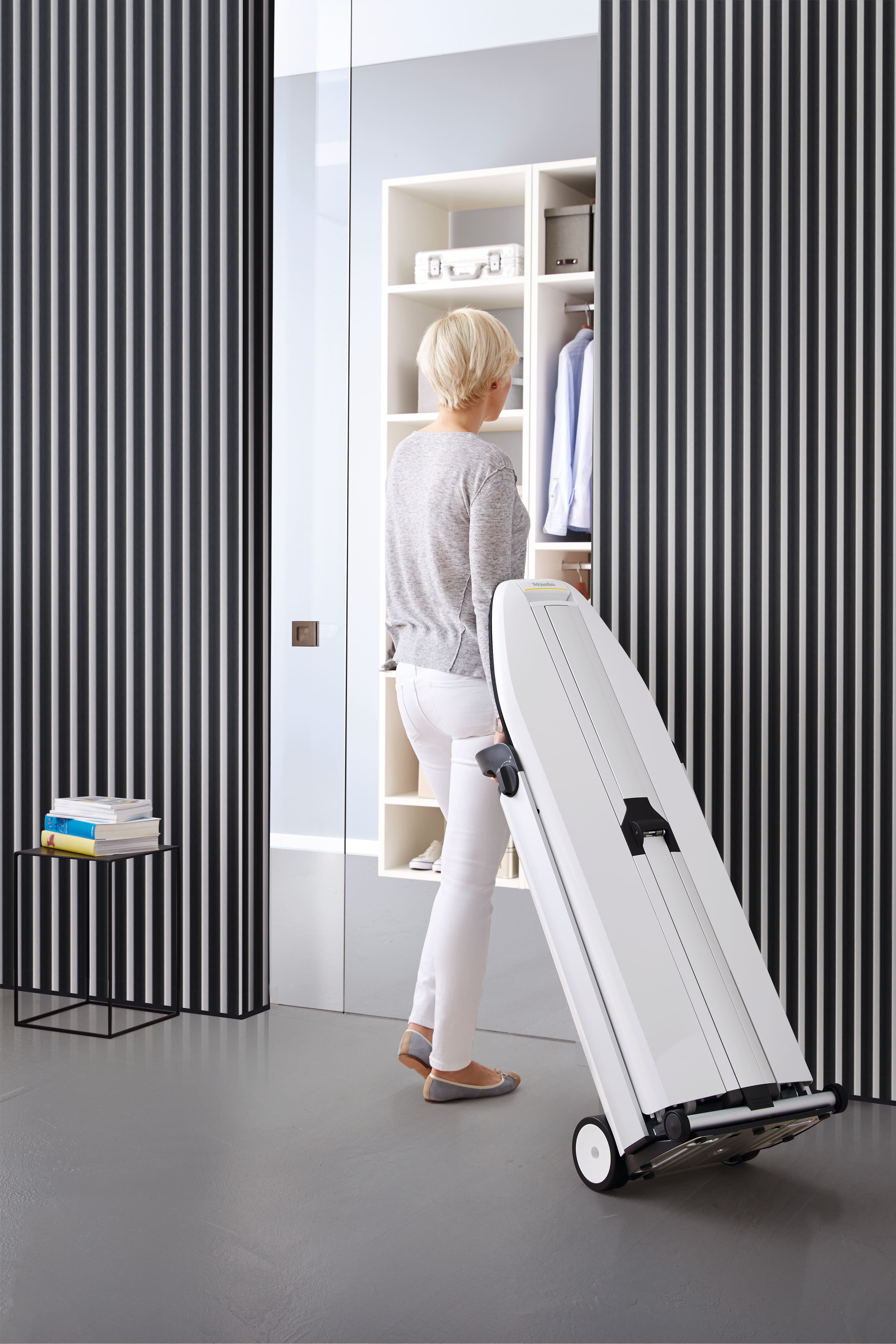 Parní žehlicí systém Miele B 4847 FashionMaster