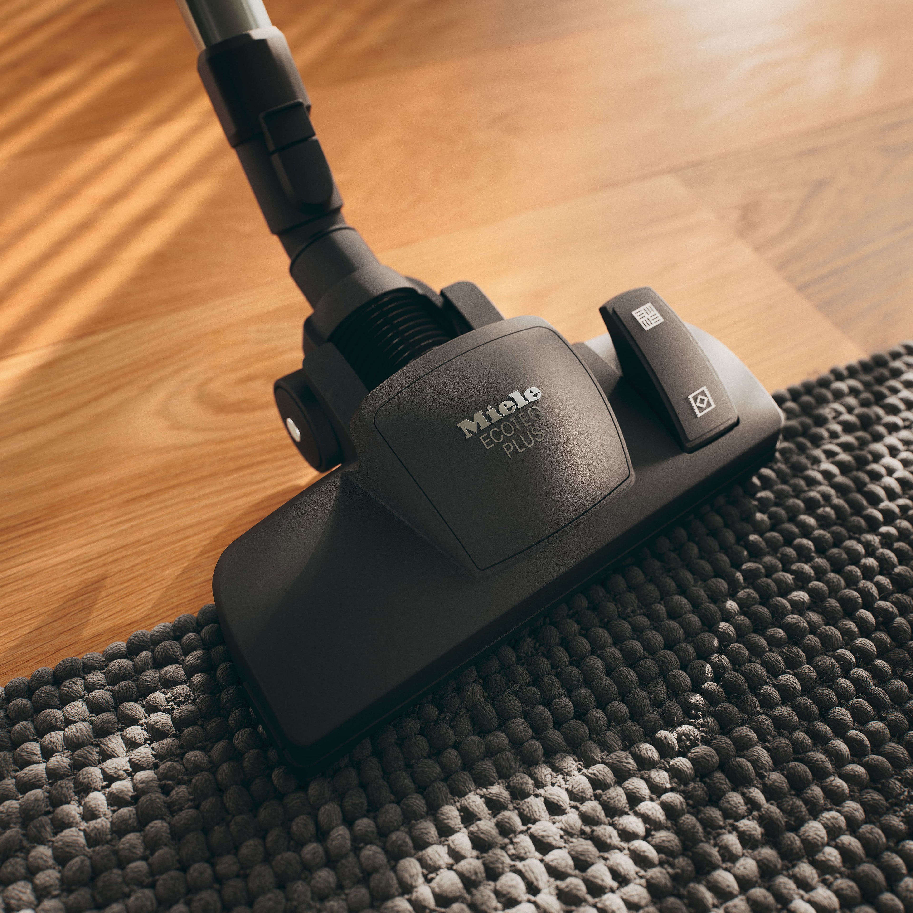 Bezsáčkový podlahový vysavač Miele Blizzard CX1 Comfort