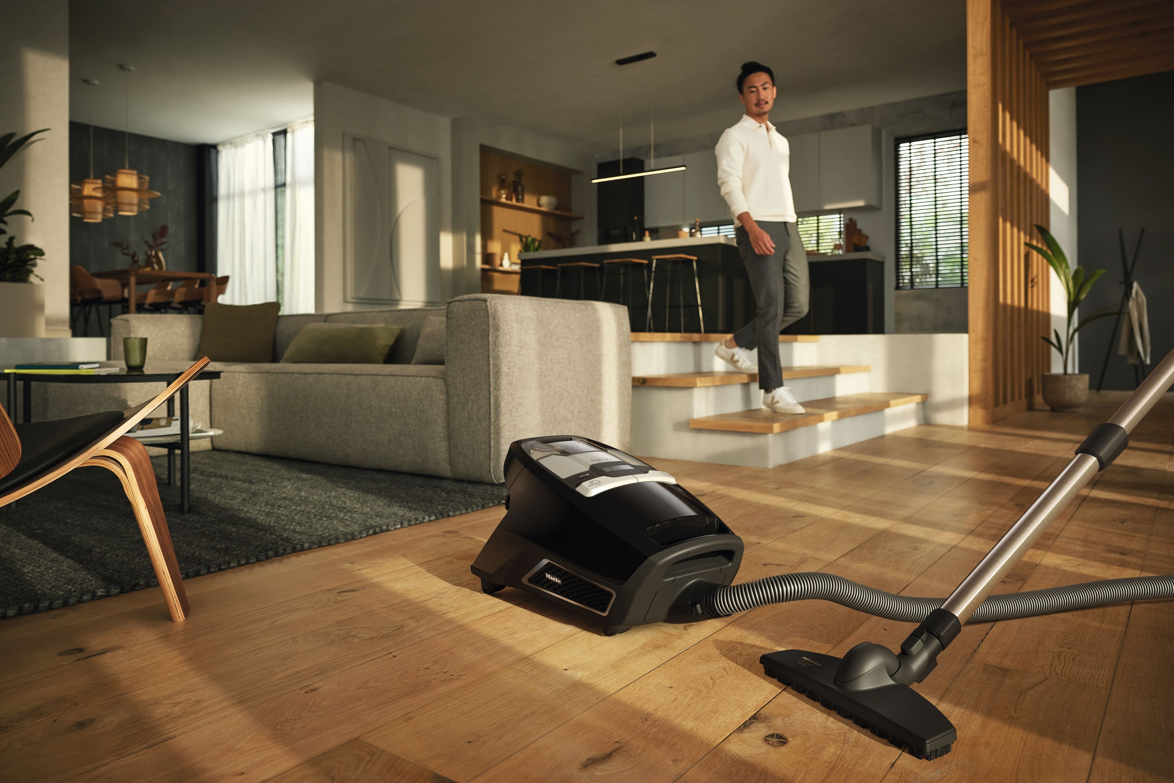 Bezsáčkový podlahový vysavač Miele Blizzard CX1 Comfort