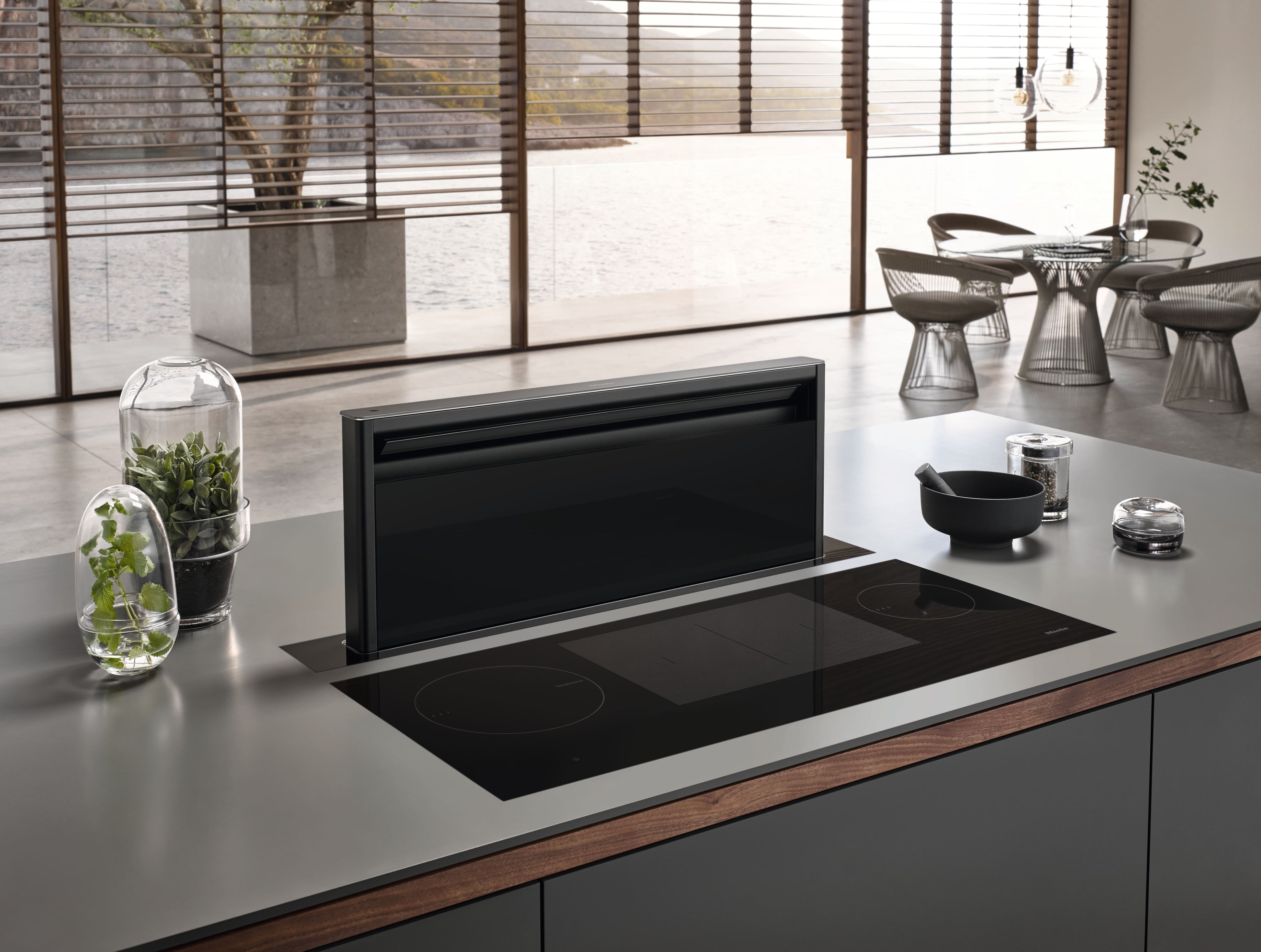 Výsuvný odsávač par Miele DAD 4841 Black Levantar