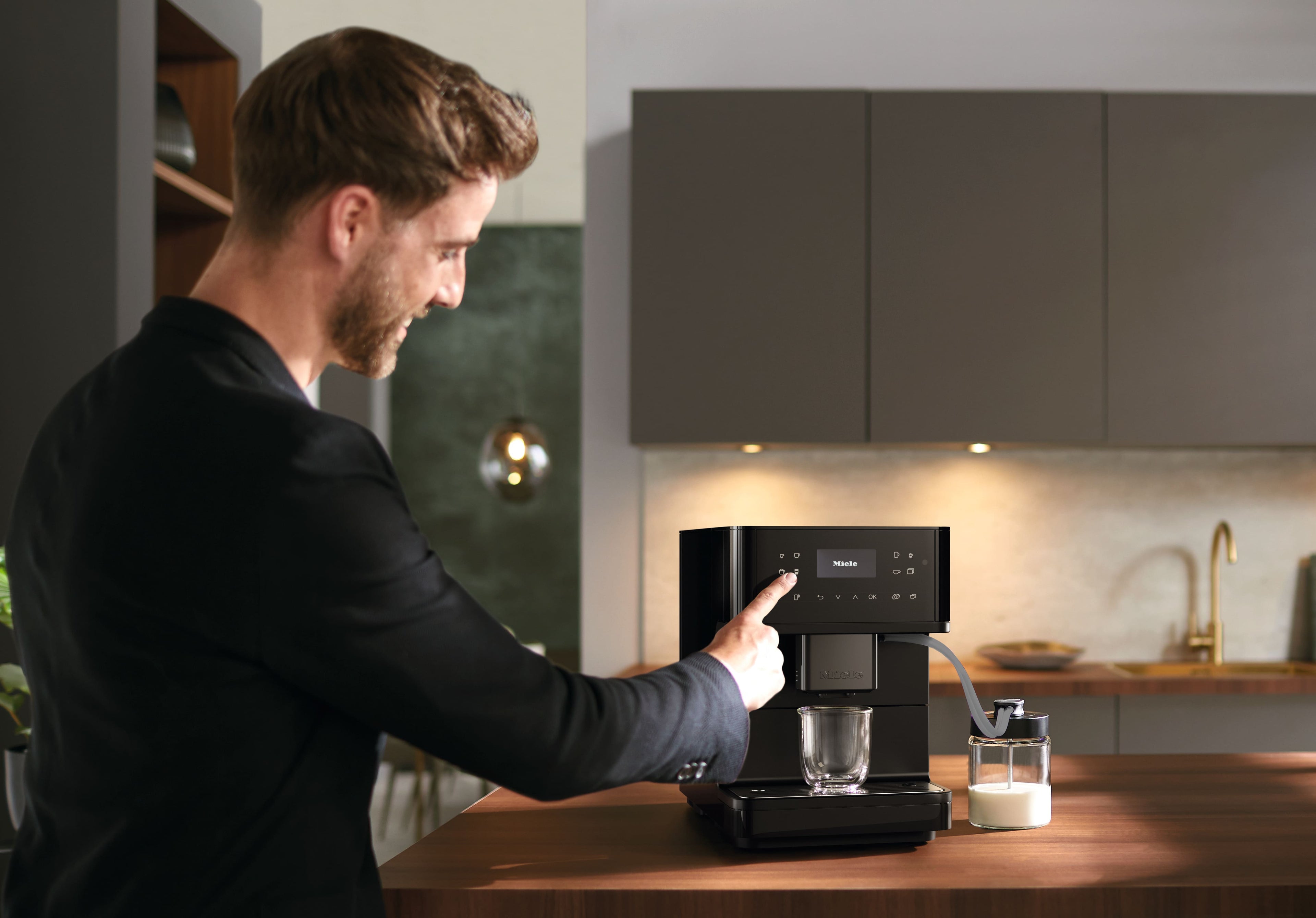 Volně stojící kávovar Miele CM 6360