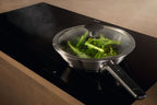 P├ínev M Sense (28 cm) s nep┼Öilnav├Żm povrchem Miele KMBP 8528