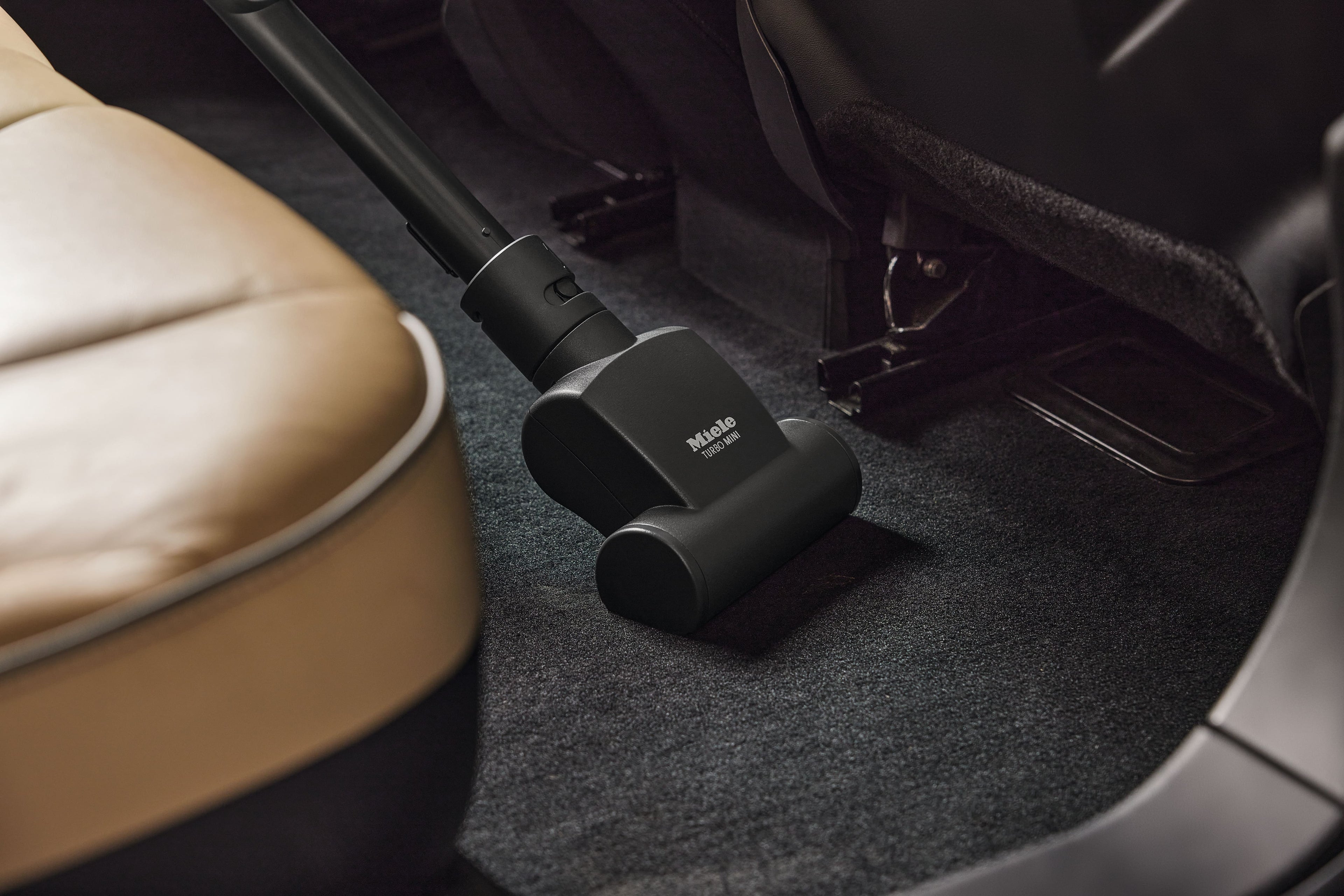 Šikovný turbokartáč - Turbo Mini Miele STB 101