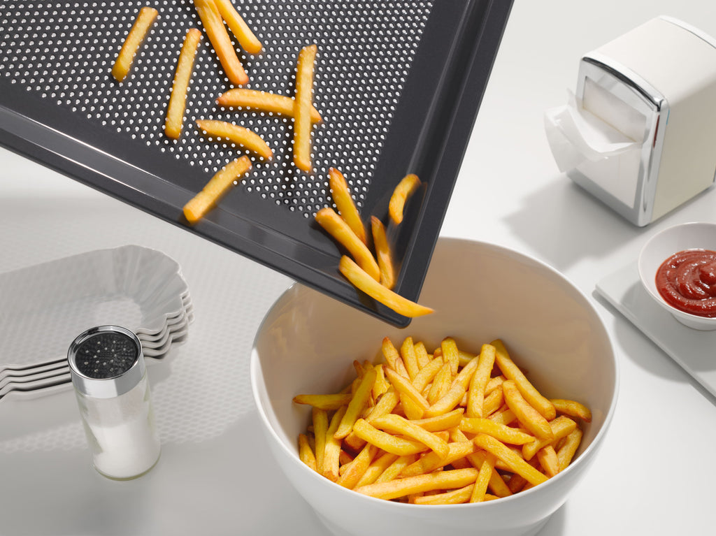 D─Ťrovan├Ż pe─Źic├ş plech AirFry Gourmet Miele HBBL 71